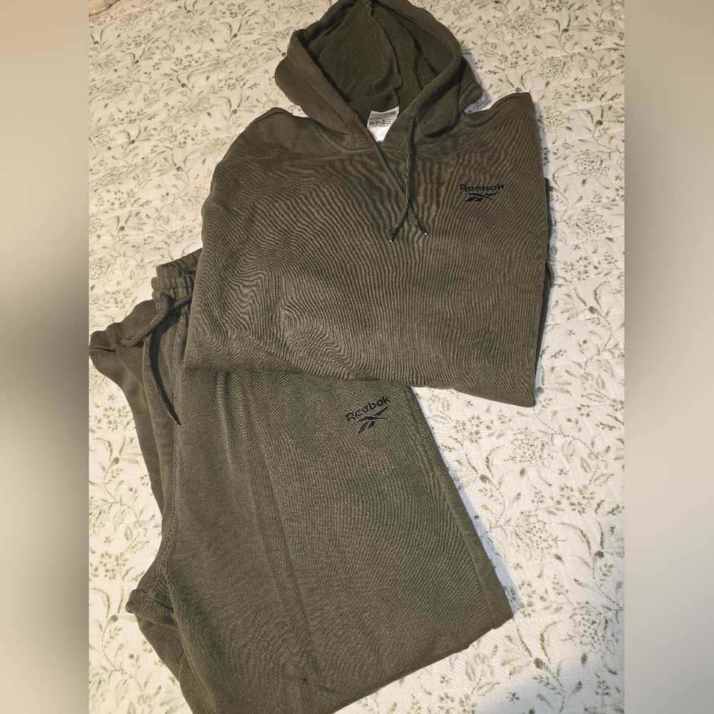 Reebok Men's Olive Green Hoodie And Sweatpants Set